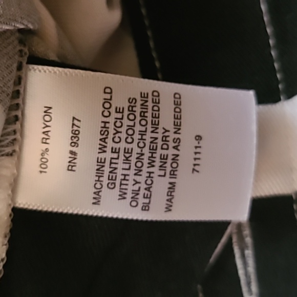 LIZ CLAIBORNE WOMEN'S SLEEVELESS BLACK AND WHITE "ZEBRA" BUTTON TOP SIZE LARGE - Picture 10 of 15